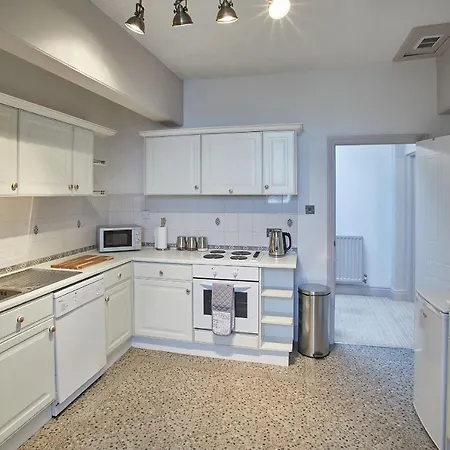 Host & - The Observatory Apartman